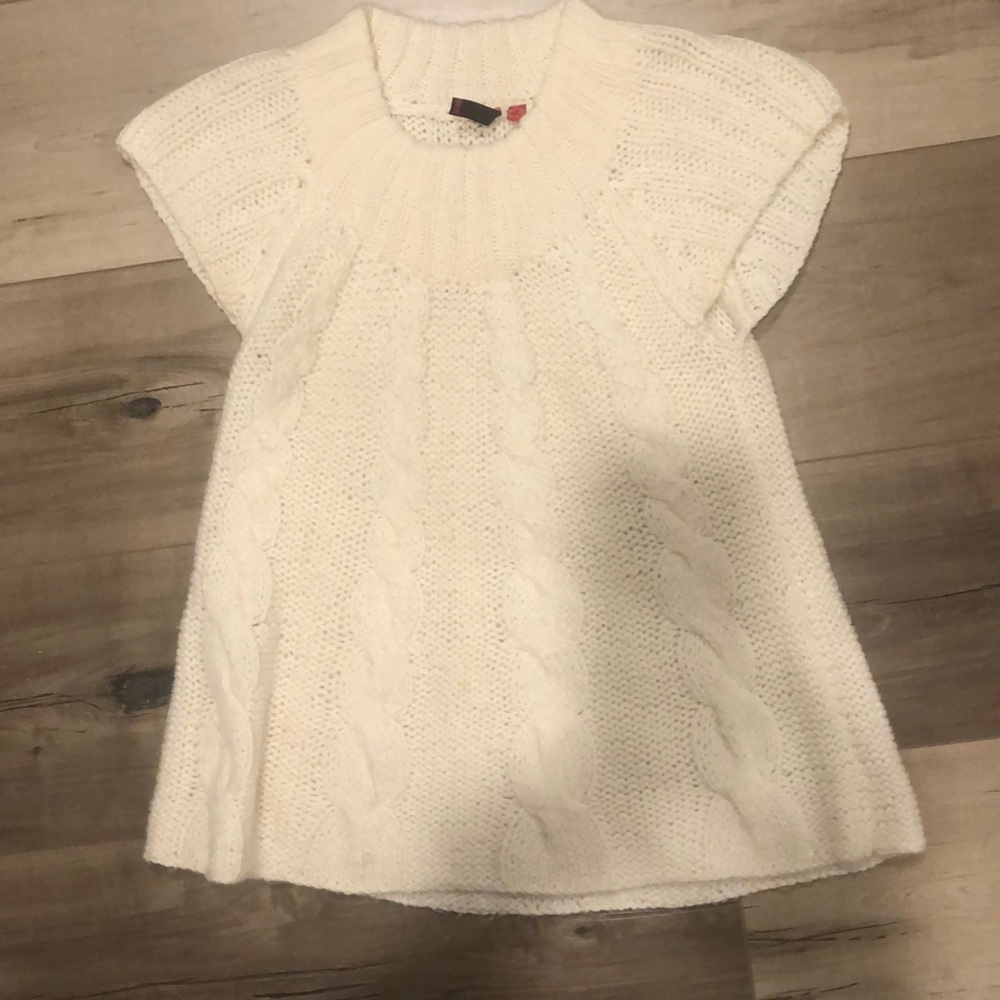 Short sleeve sweater